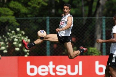 Estafe de Hernanes confirma procura do Vasco; Sport deve ser o destino do meia ex-São Paulo