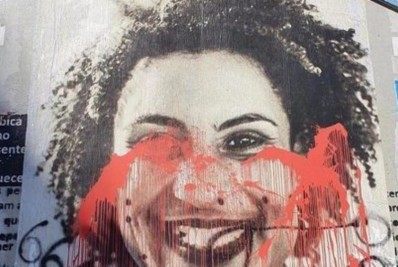 Grafite com rosto de Marielle Franco é pichado com frase 'Viva Borba Gato'