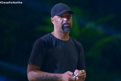 'Ilha Record': Valesca Popozuda diz que tinha medo que Dinei fizesse xixi em sua mala