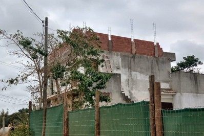 Construção irregular em Búzios é embargada após denúncia na Ouvidoria do gabinete