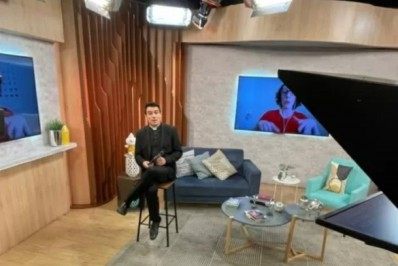 Padre Juarez comemora medalha nas Olimpíadas: 'Chupa'