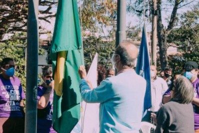 Prefeitura de Cabo Frio dá posse a professores concursados de 2009