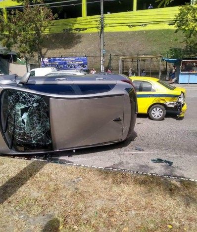 Dois carros colidem na Avenida Marechal Fontenelle  - Divulgação