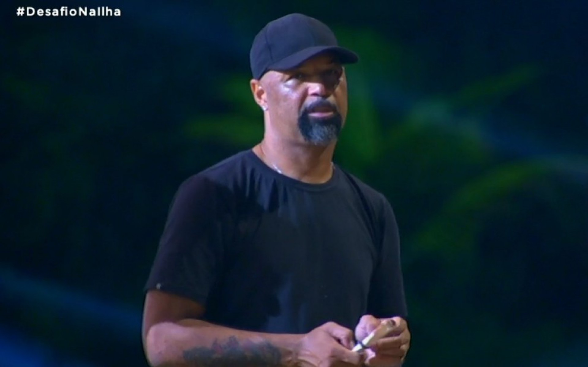 'Ilha Record': Valesca Popozuda diz que tinha medo que Dinei fizesse xixi em sua mala