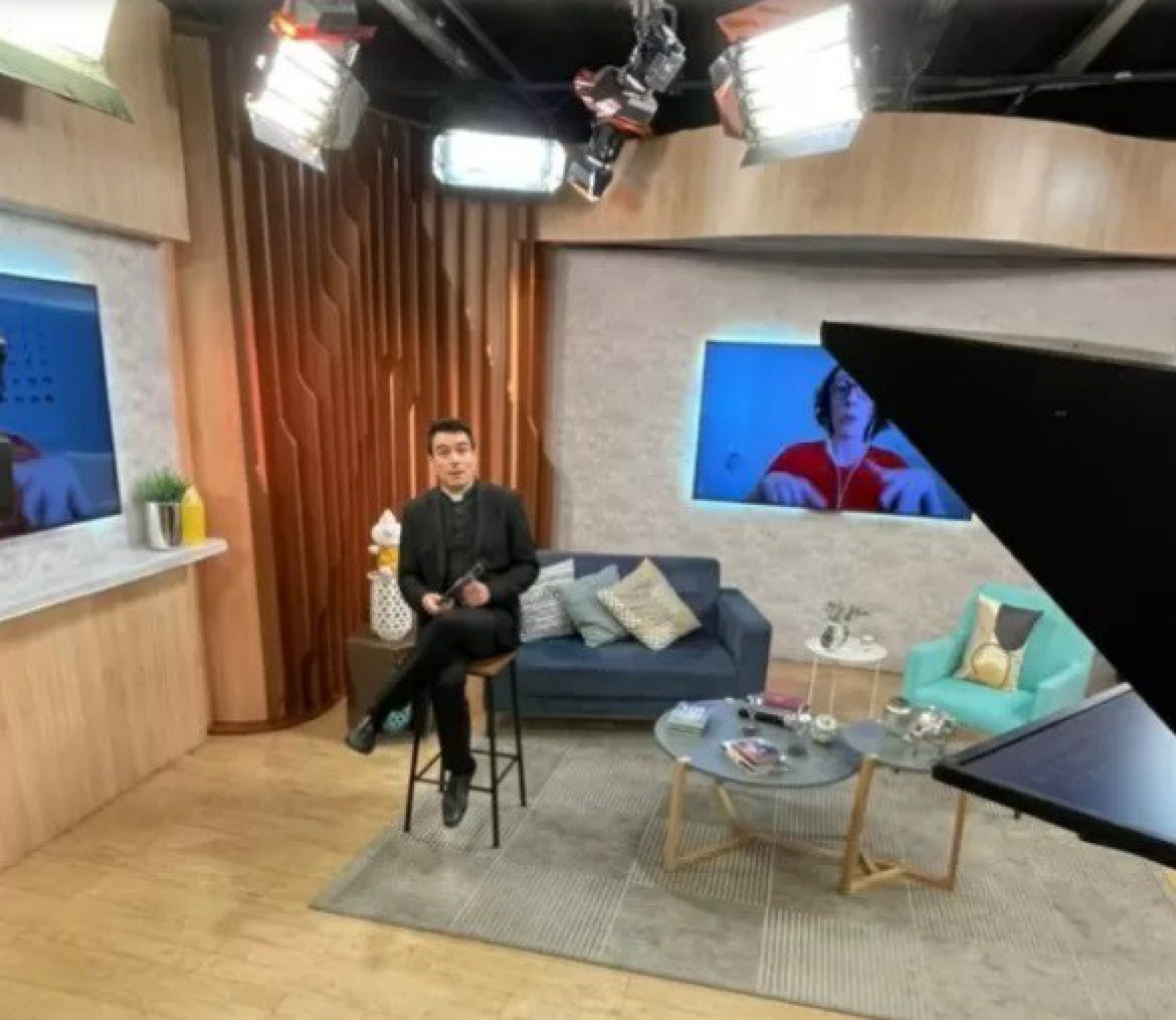 Padre Juarez comemora medalha nas Olimp&iacute;adas: 'Chupa'