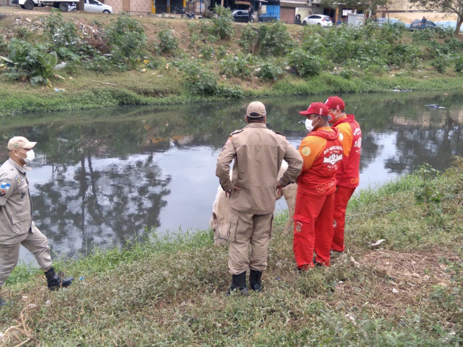 Equipes se preparam para as buscas dos meninos desaparecidos - Marcos Porto / Agência O Dia