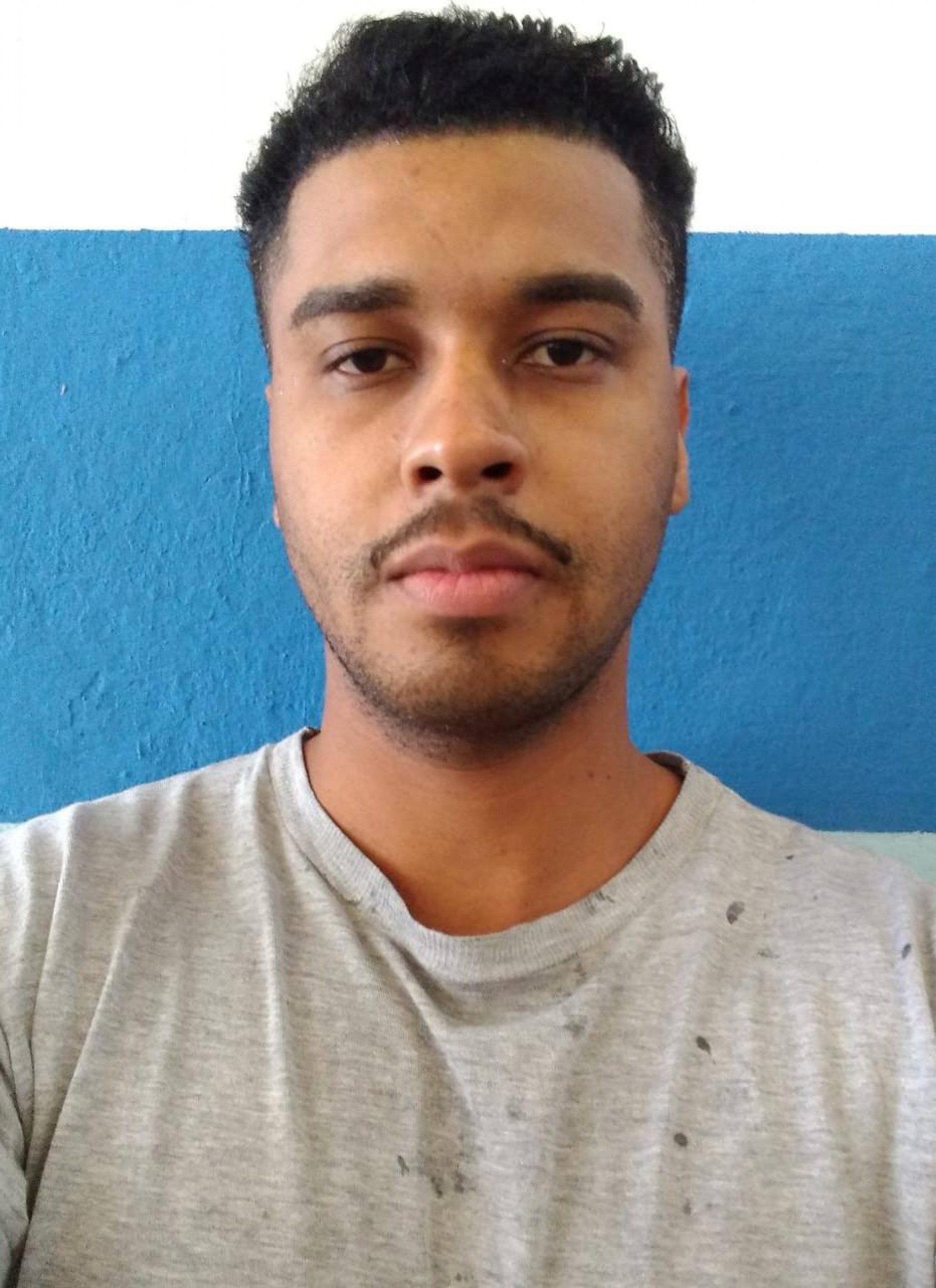 Homem negro denuncia mercado na Zona Oeste do Rio após ser revistado: 'Fui julgado como ladrão'