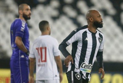 Chay comemora recuperação do Botafogo e carinho da torcida: ‘Feliz em resgatar esse orgulho’