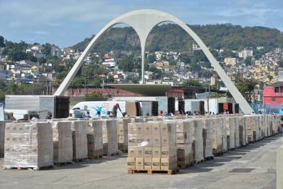 CUFA distribui alimentos para trabalhadores do Carnaval na Sapucaí