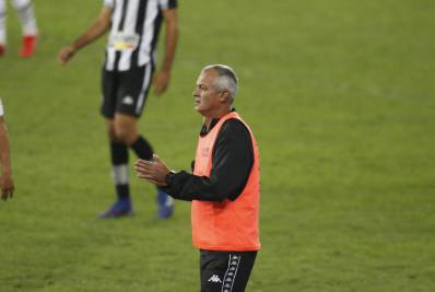 Vasco não consegue entrar no G-4 e volta a preocupar