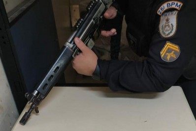 Mulher é presa por tráfico de drogas em Unamar, distrito de Cabo Frio