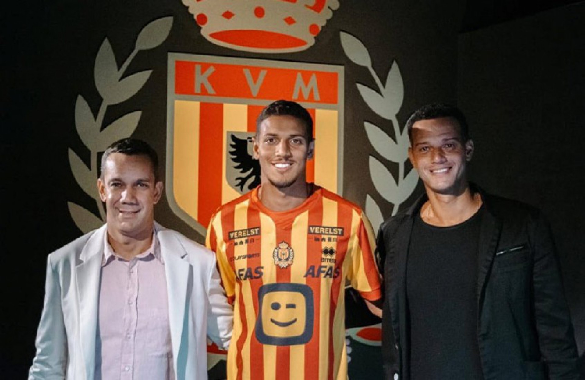 Grupo City não exerce cláusula, e Flamengo continua sendo dono de 40% de Vinicius Souza 