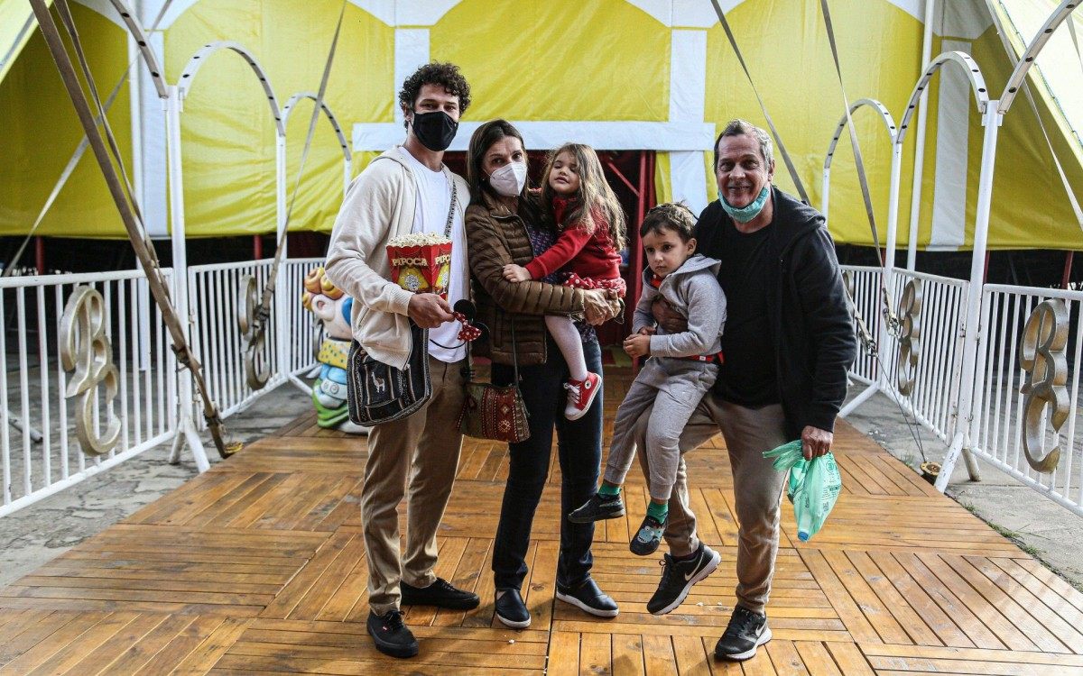 Jos&eacute; Loreto leva Bella ao Babil&ocirc;nia Circus 