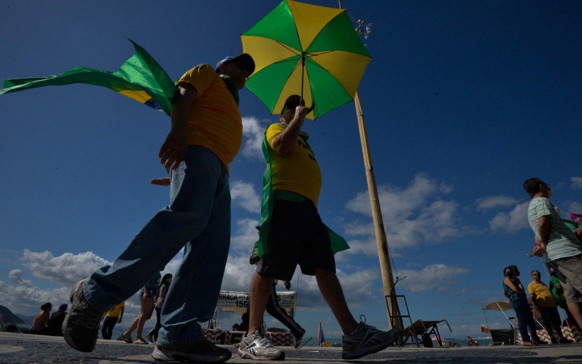 Bolsonaro e seu grupo pol&iacute;tico defendem elei&ccedil;&otilde;es com o uso de papel