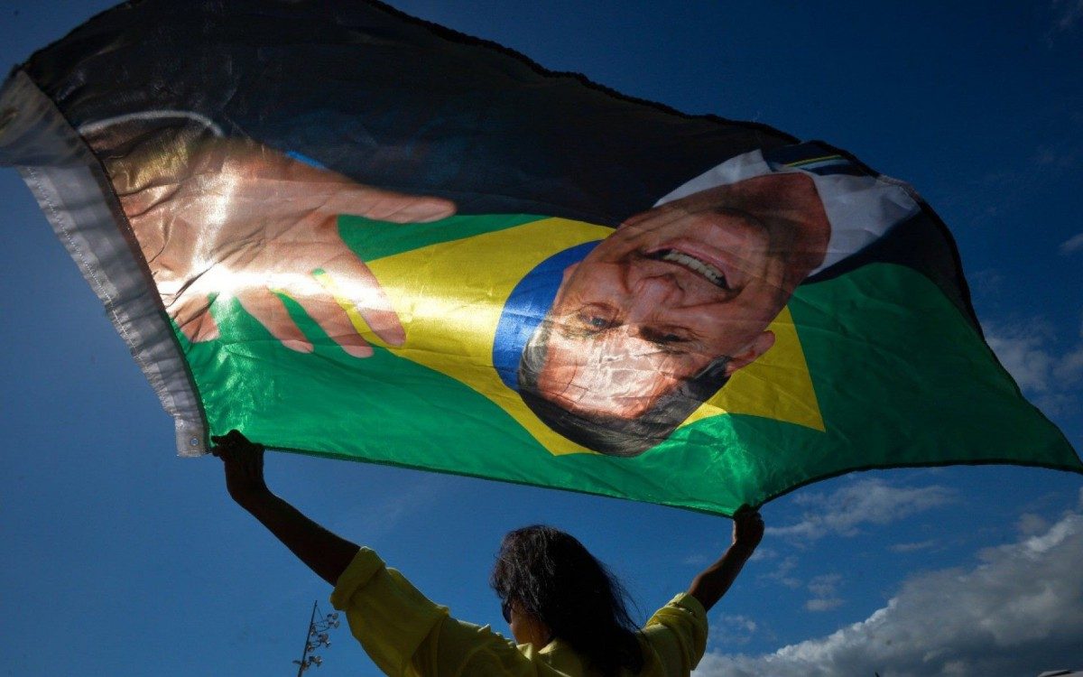 Manifestantes pedem a ado&ccedil;&atilde;o do voto impresso a partir das pr&oacute;ximas elei&ccedil;&otilde;es
