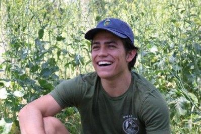 Astro do TikTok morre baleado em cinema na Califórnia aos 19 anos