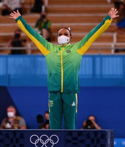 Brazil's Rebeca Andrade celebrates winning gold during the podium ceremony of the vault event of the artistic gymnastics women's vault final during the Tokyo 2020 Olympic Games at the Ariake Gymnastics Centre in Tokyo on August 1, 2021. (Photo by Loic VENANCE / AFP) - AFP