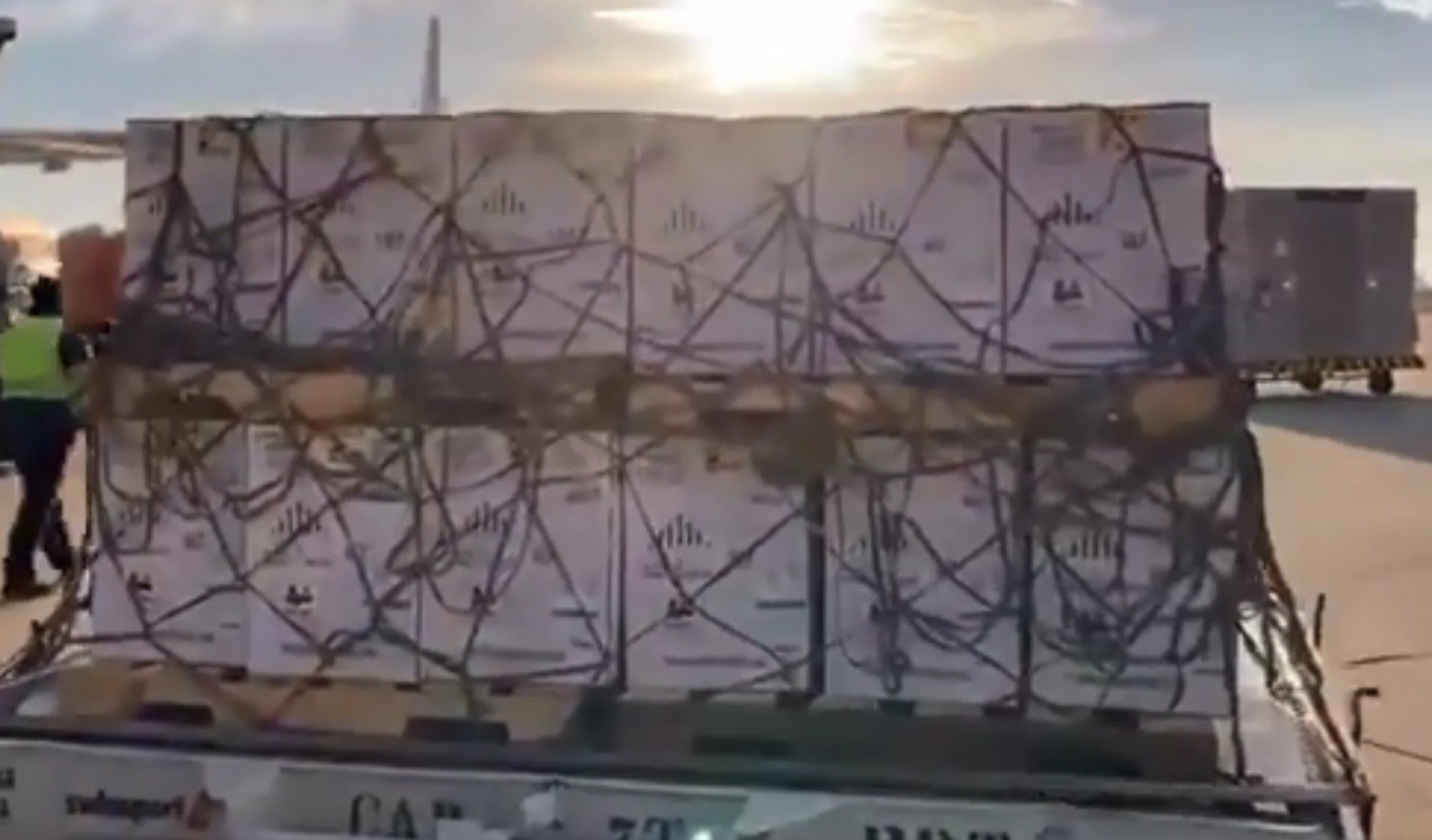 Remessa da Pfizer chegando no Aeroporto Internacional de Viracopos, em Campinas