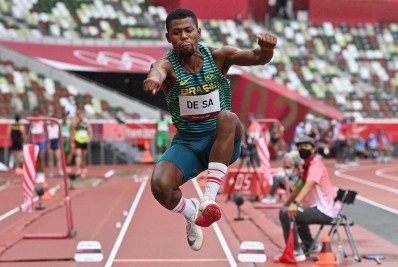 Brasileiros não alcançam marca suficiente e país não terá representantes na final do salto triplo masculino