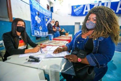 Aprovados no processo seletivo da Educação de Belford Roxo assinam contratos