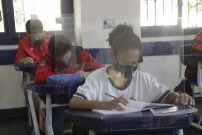 SES decide manter uso de máscara em ambientes fechados no estado