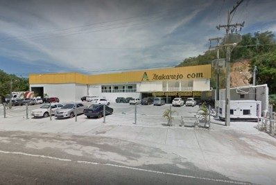 Três pessoas são baleadas durante assalto a supermercado em Saquarema