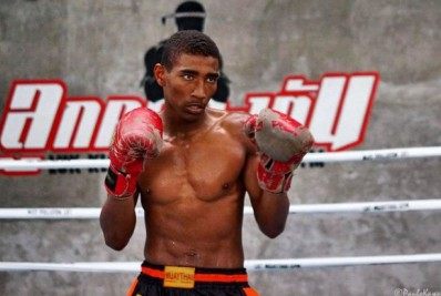 Atleta de Arraial do Cabo vai participar de competição de muay thai no RS