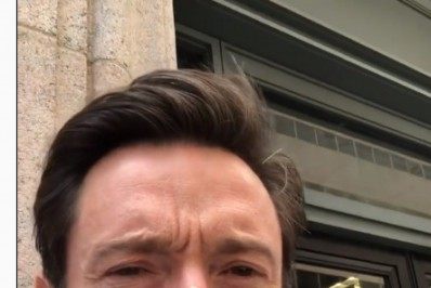 Hugh Jackman posta mensagem e tranquiliza fãs após passar por biópsia