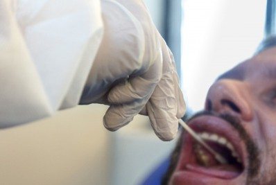 São Gonçalo reduz testes rápidos e amplia exames RT-PCR para coronavírus