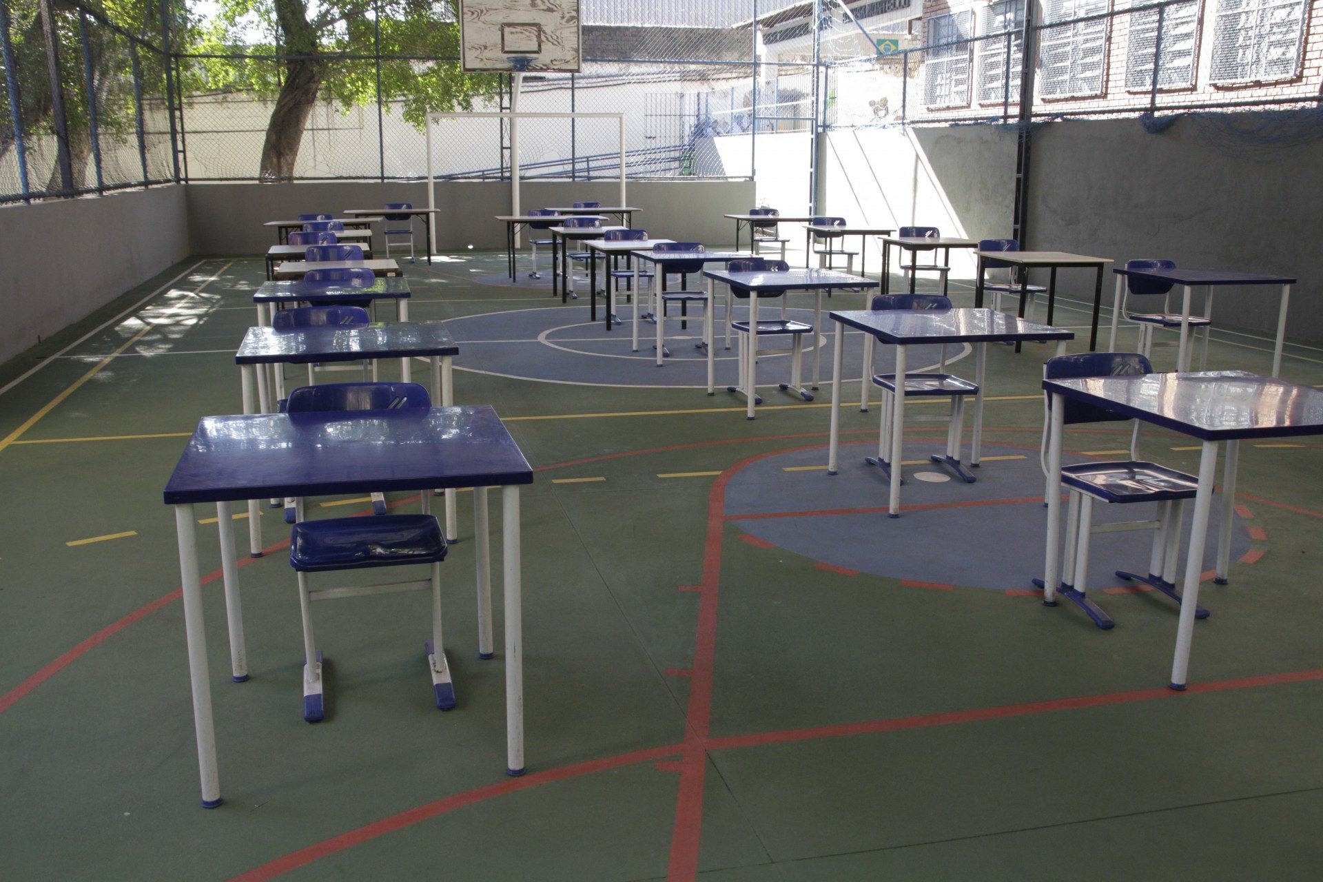 Sindicato de professores do Rio pede convoca&ccedil;&atilde;o de funcion&aacute;rios administrativos     