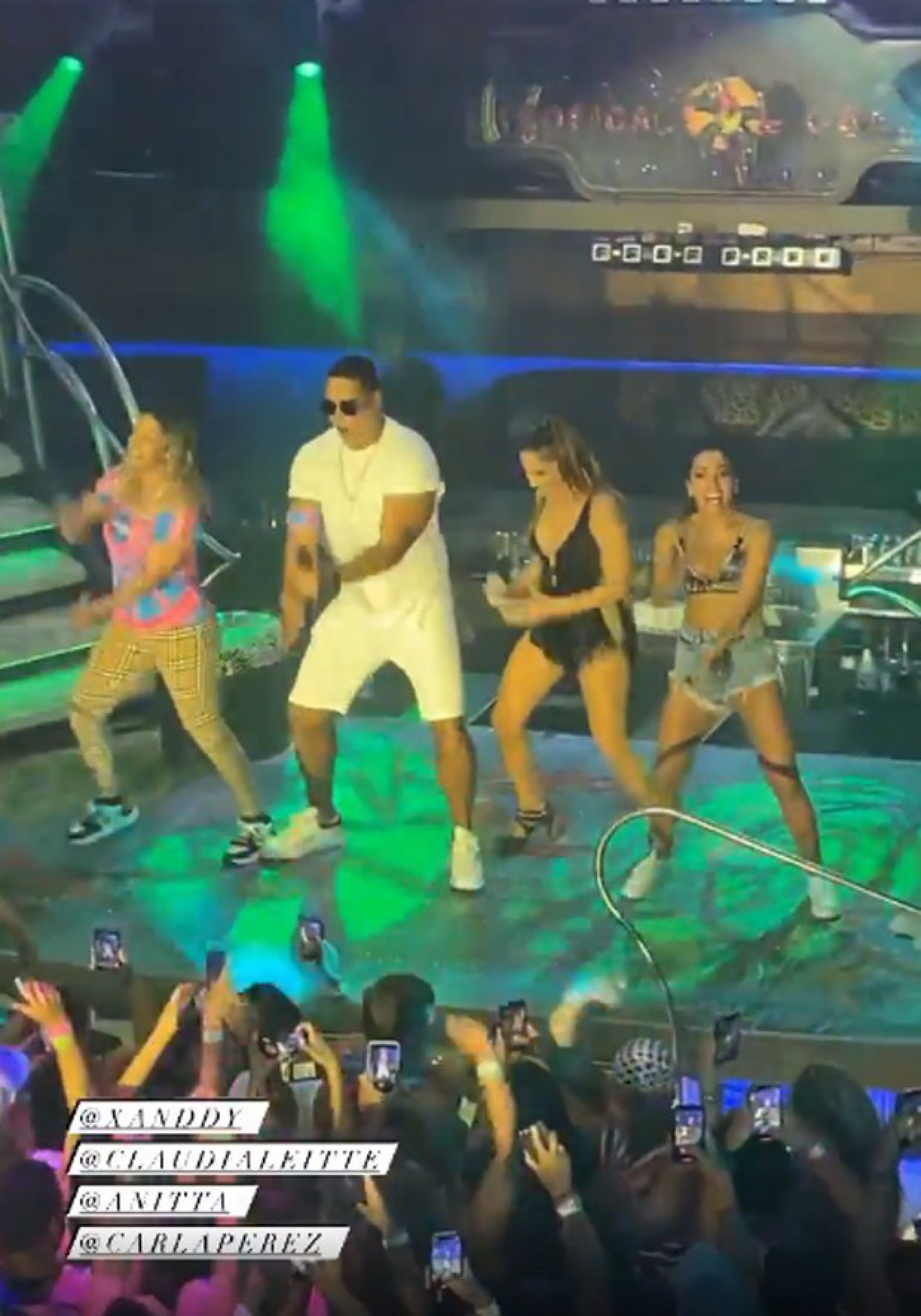 Claudia Leitte recebe Anitta, Xanddy e Carla Perez em show nos EUA - Reprodução/Instagram