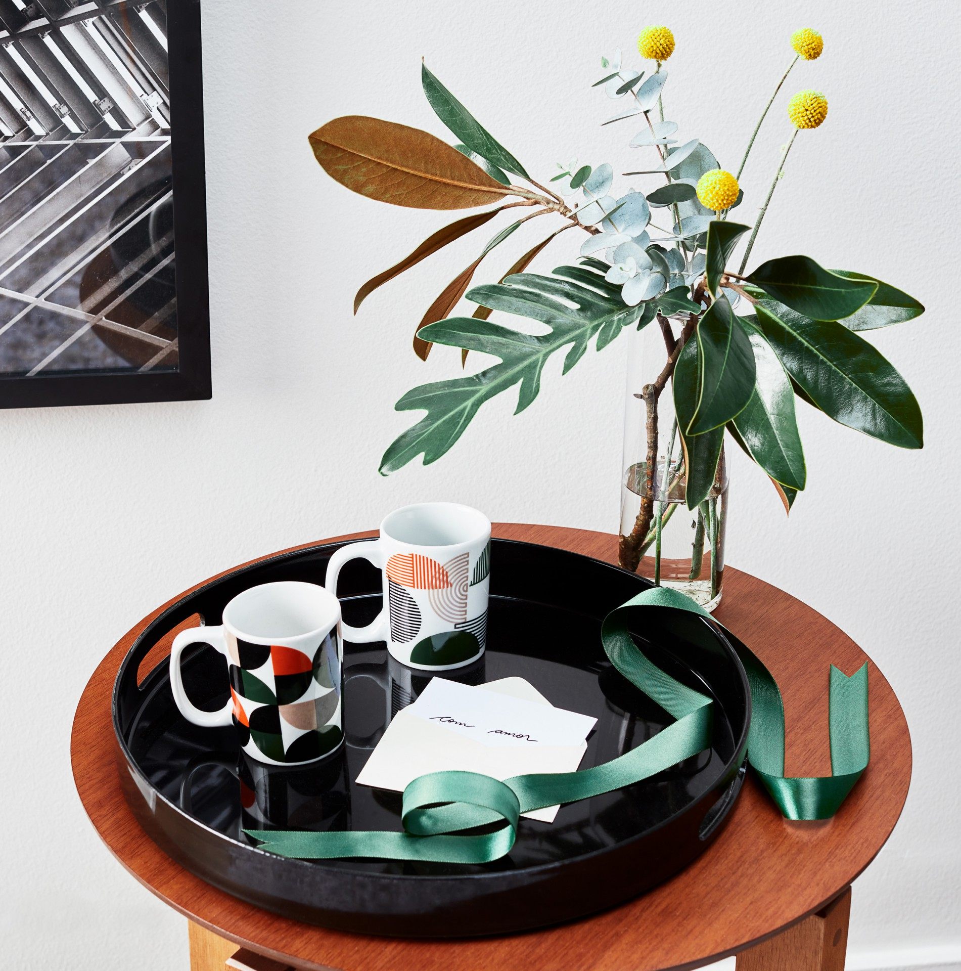 Mais uma opção de kit da Tok&Stok, desta vez com bandeja mais duas canecas por R$ 160,70 - Divulgação