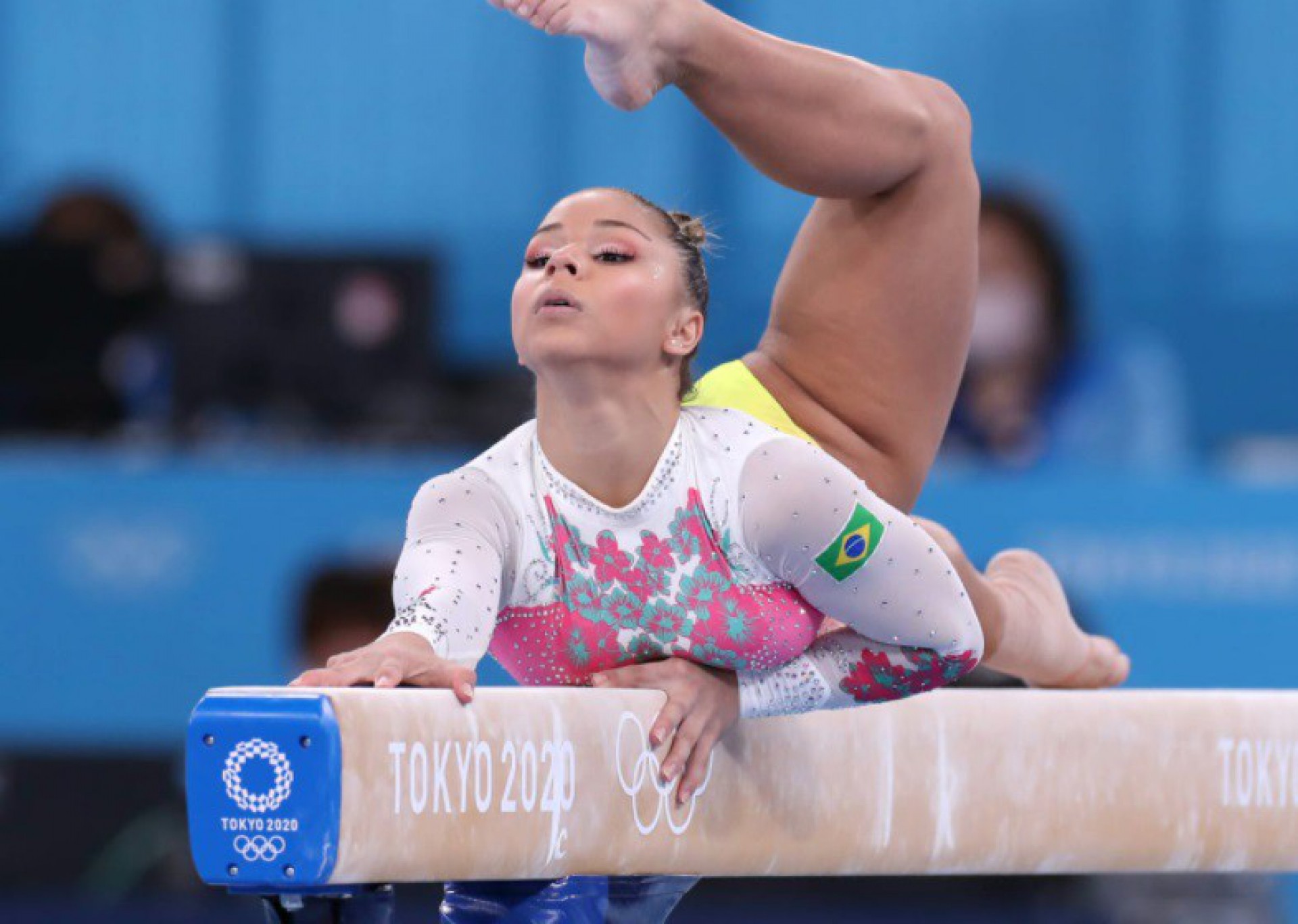 Flávia Saraiva se desequilibra e termina em sétimo lugar na final na trave