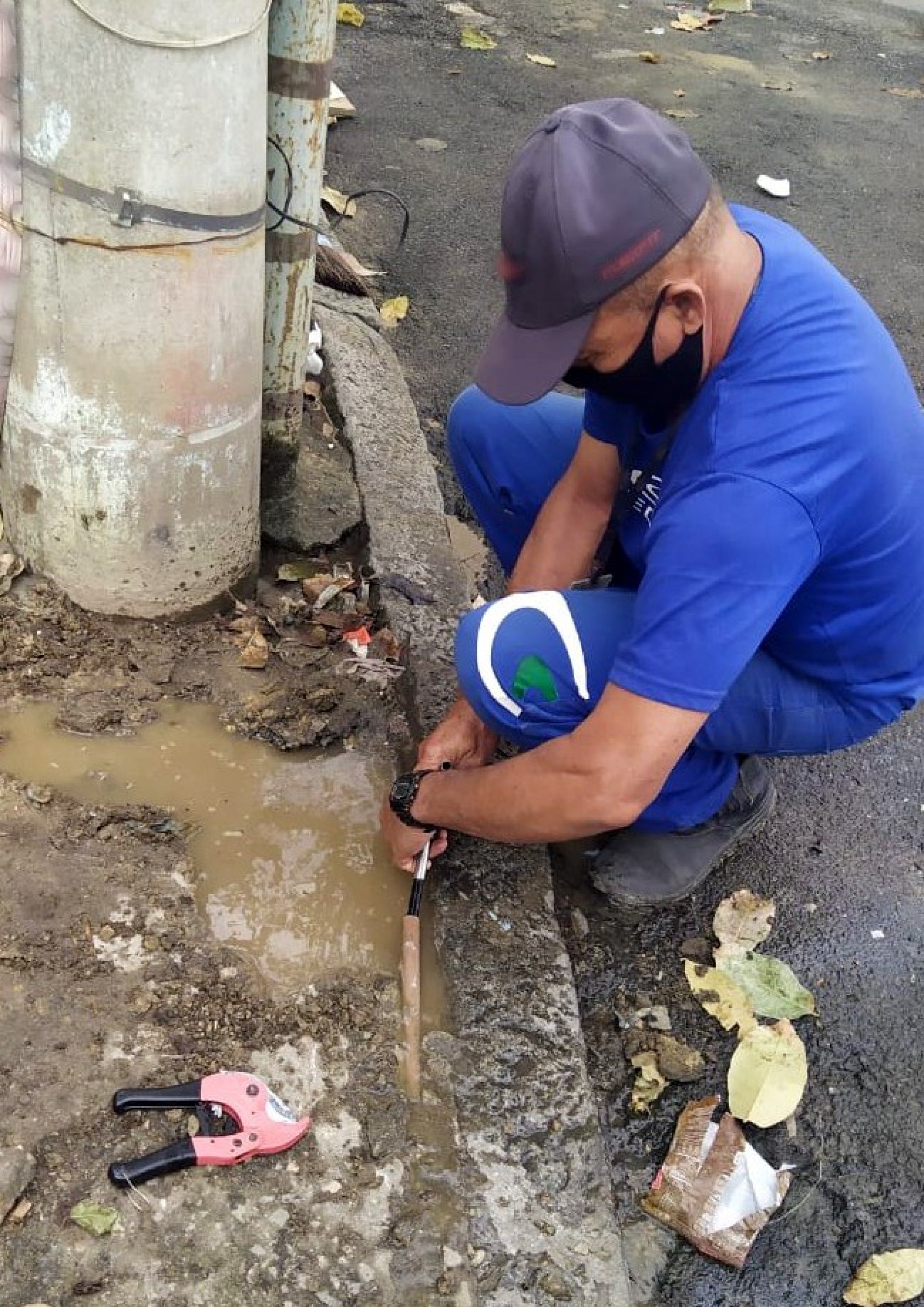 Cedae desliga duas ligações clandestinas de água na Zona Norte