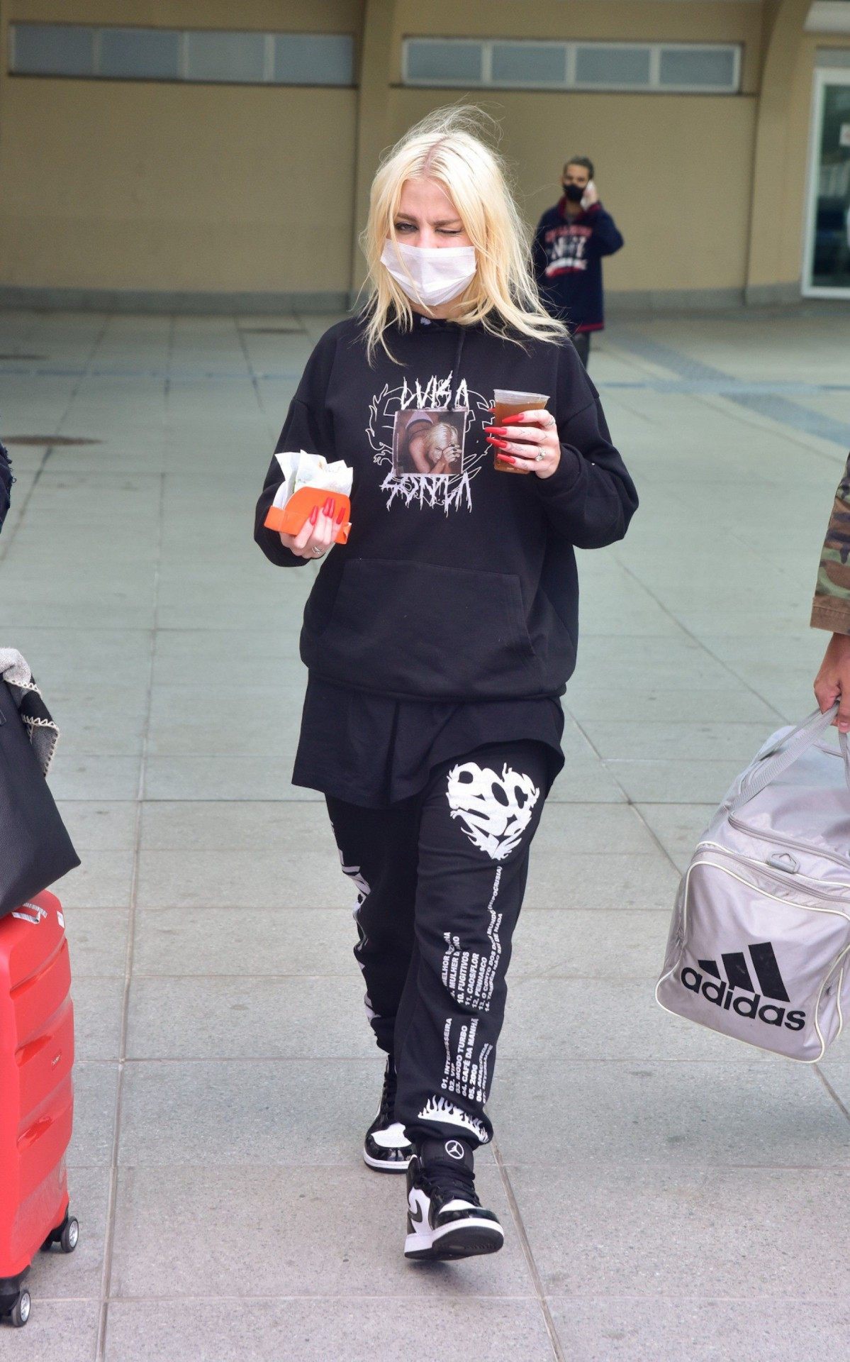 Luisa Sonsa desembarca no aeroporto de Congonhas, em S&atilde;o Paulo, nesta ter&ccedil;a-feira