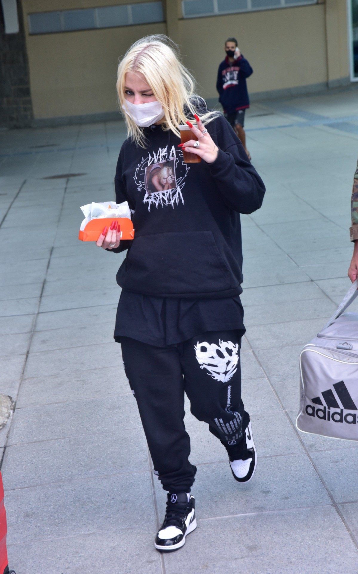 Luisa Sonsa desembarca no aeroporto de Congonhas, em S&atilde;o Paulo, nesta ter&ccedil;a-feira