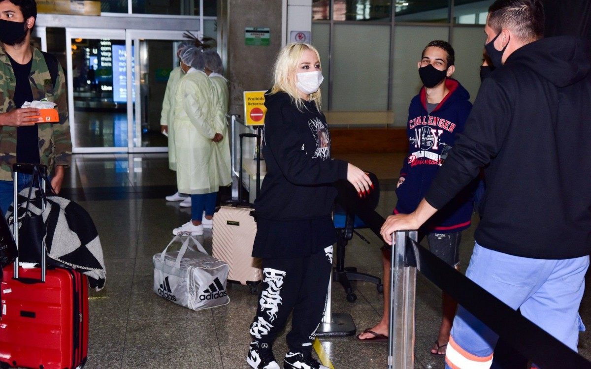 Luisa Sonsa desembarca no aeroporto de Congonhas, em S&atilde;o Paulo, nesta ter&ccedil;a-feira