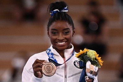 Simone Biles volta, conquista o bronze, mas diz não estar bem