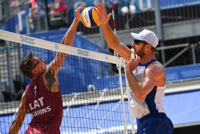Alison e Álvaro são eliminados e Brasil encerra campanha no vôlei de praia sem pódio