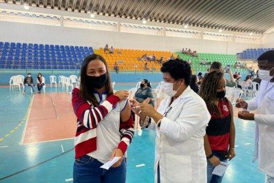 Quissamã realiza repescagem da vacinação contra a Covid-19 para pessoas com 18 anos ou mais