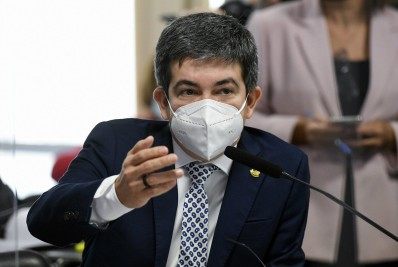 Randolfe reforça medidas de combate a Covid durante CPI: 'não existe tratamento precoce'