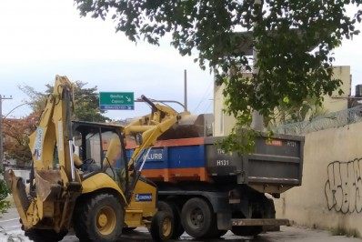 Ação remove estruturas irregulares nos acessos ao Túnel Noel Rosa