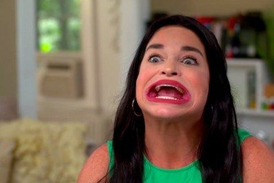 Vídeo: mulher entra para Guinness por ter a 'maior boca do mundo'