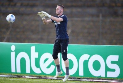 Ex-goleiro do Flamengo rescinde contrato com clube da Série A e está livre no mercado