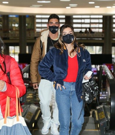 Giovanna Lancellotti e Gabriel David foram flagrados embarcando juntos em Congonhas  - Agnews
