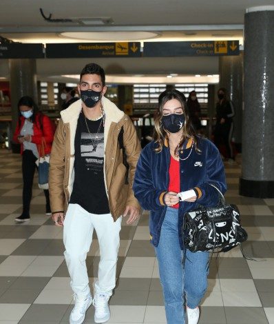 Giovanna Lancellotti e Gabriel David foram flagrados embarcando juntos em Congonhas  - Agnews