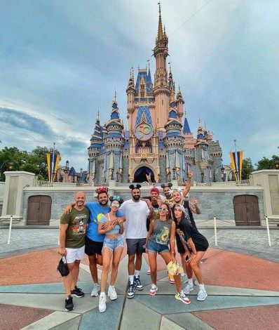 Anitta e amigos em Orlando - Reprodução/Instagram