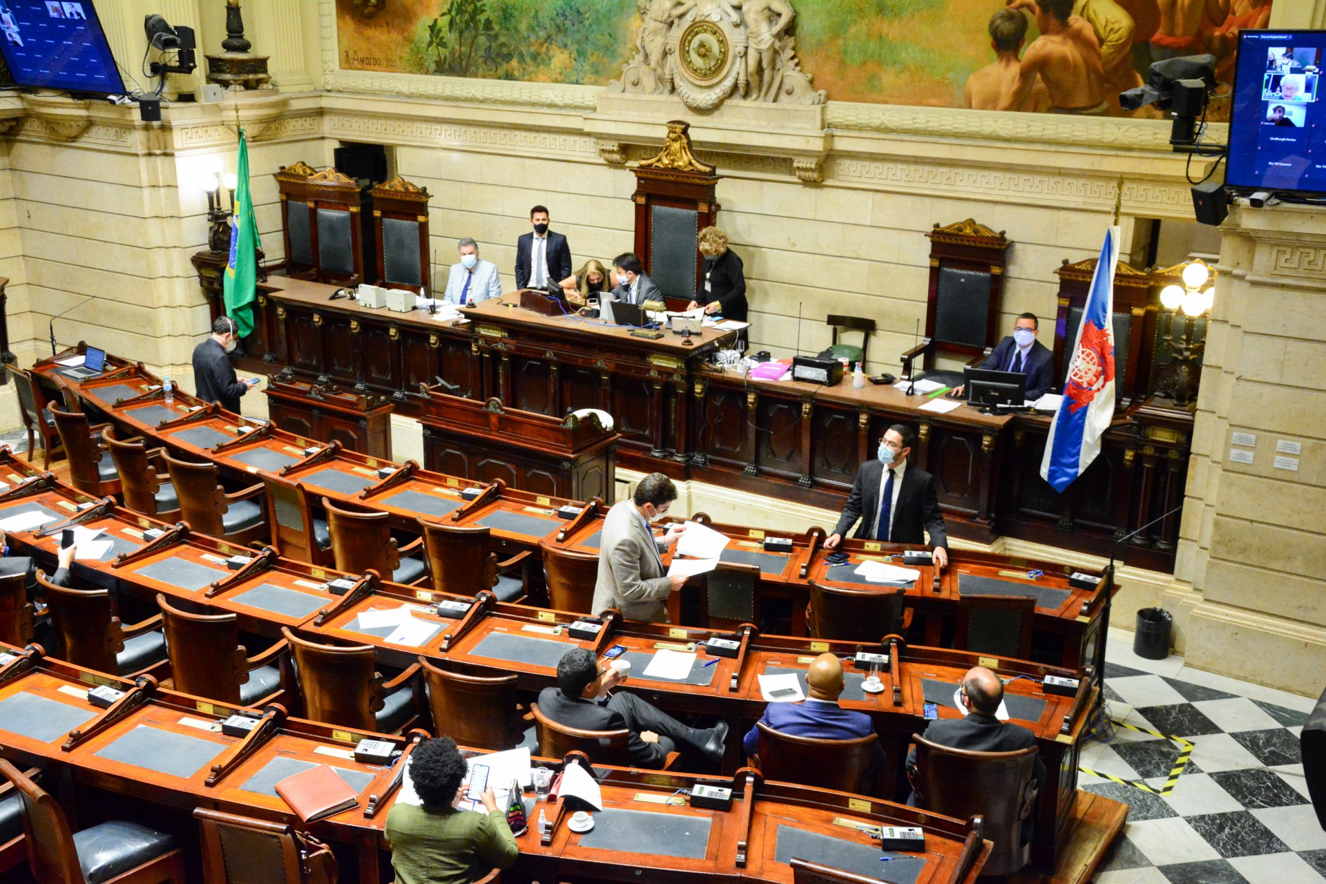 C&acirc;mara do Rio aprova projeto para que antecipa&ccedil;&atilde;o do 13&ordm; sal&aacute;rio vire lei