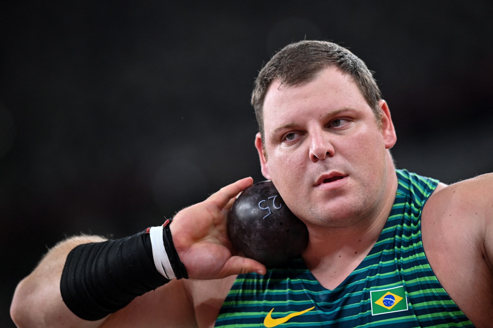 Favorito &agrave; medalha, Darlan Romani se garante na final do arremesso de peso