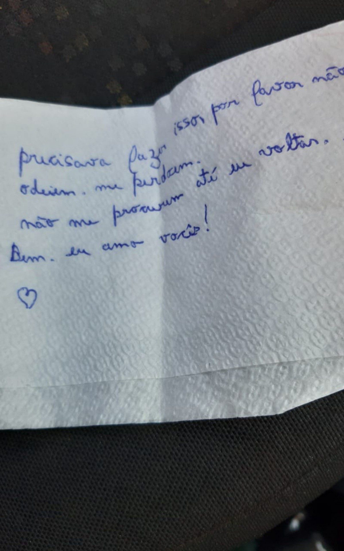 Bilhete escrito e deixado por Julia, explicando os motivos da fuga da estudante em S&atilde;o Gon&ccedil;alo    